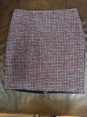 White House Black Market sz 8 Pink-Black Houndstooth Tweed Mini Skirt EUC.  #101